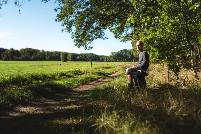 Wanderweg durch Felder im Hohen Fläming